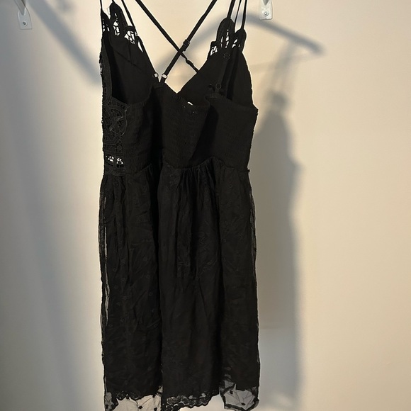 Main Strip Black Lace Dress - Picture 3 of 3